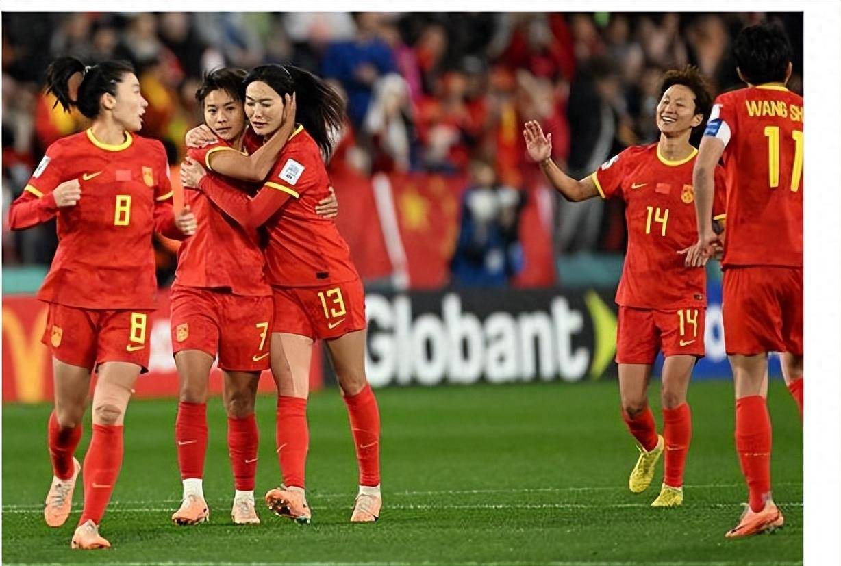 荷兰女足展现出色表现,轻松晋级八强 荷兰女足展现出色表现,轻松晋级八强