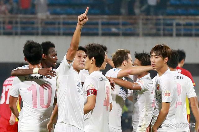 三亿体育体育官网app-关于国际足球比赛结果揭晓，球迷对球员表现热议不断的信息