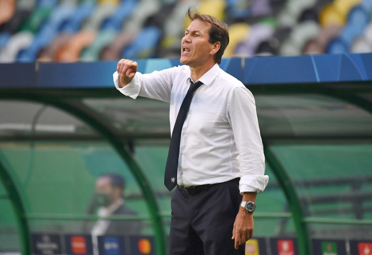 斯图加特客场输球,主帅面临下课危机的简单介绍 斯图加特客场输球,主帅面临下课危机的简单介绍