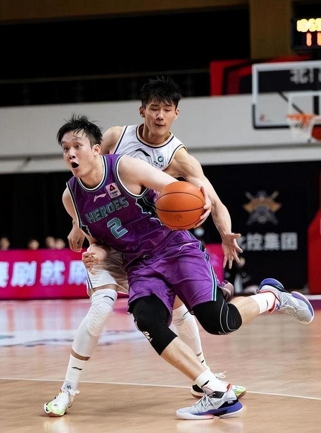 三亿体育体育网址-阵容调整！上海男篮实力有望提升