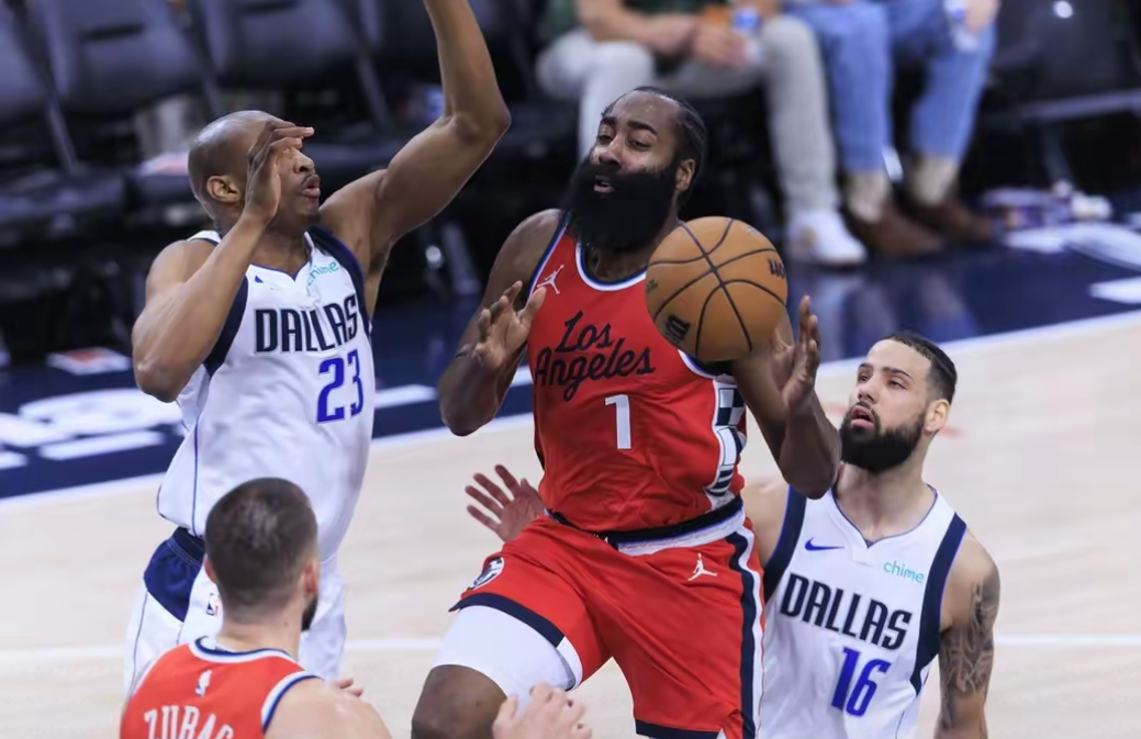 三亿体育体育登录-快船轻松击败独行侠，豪取胜利