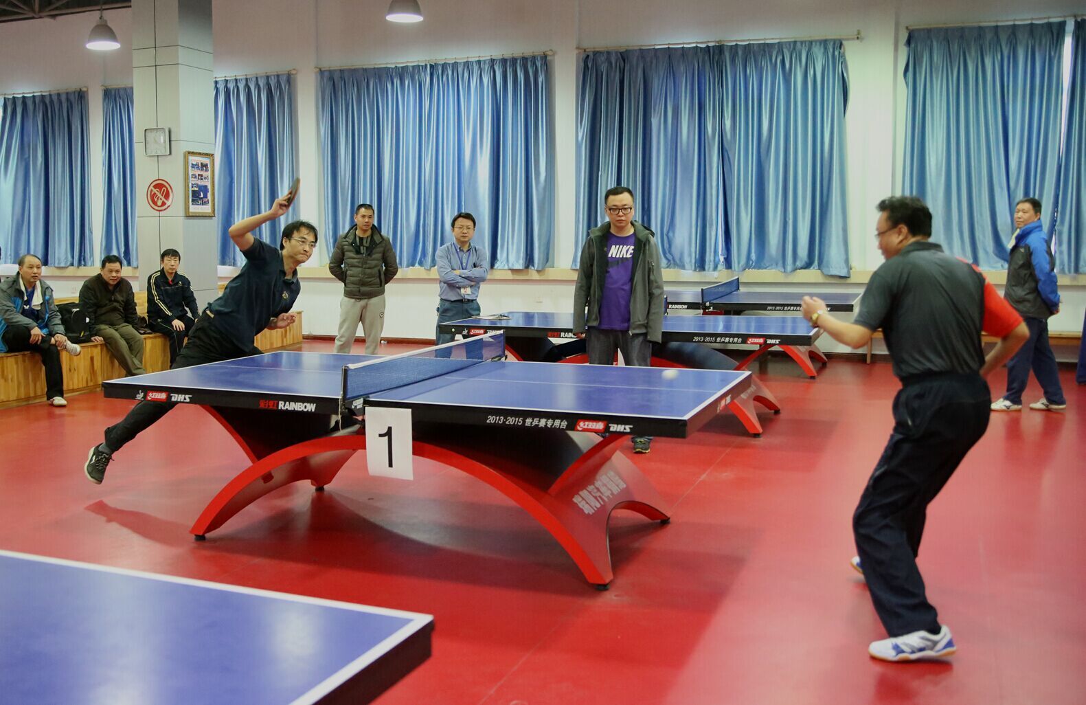 乒乓球挑战赛进行中,海军机关队迎战武警队的简单介绍 乒乓球挑战赛进行中,海军机关队迎战武警队的简单介绍