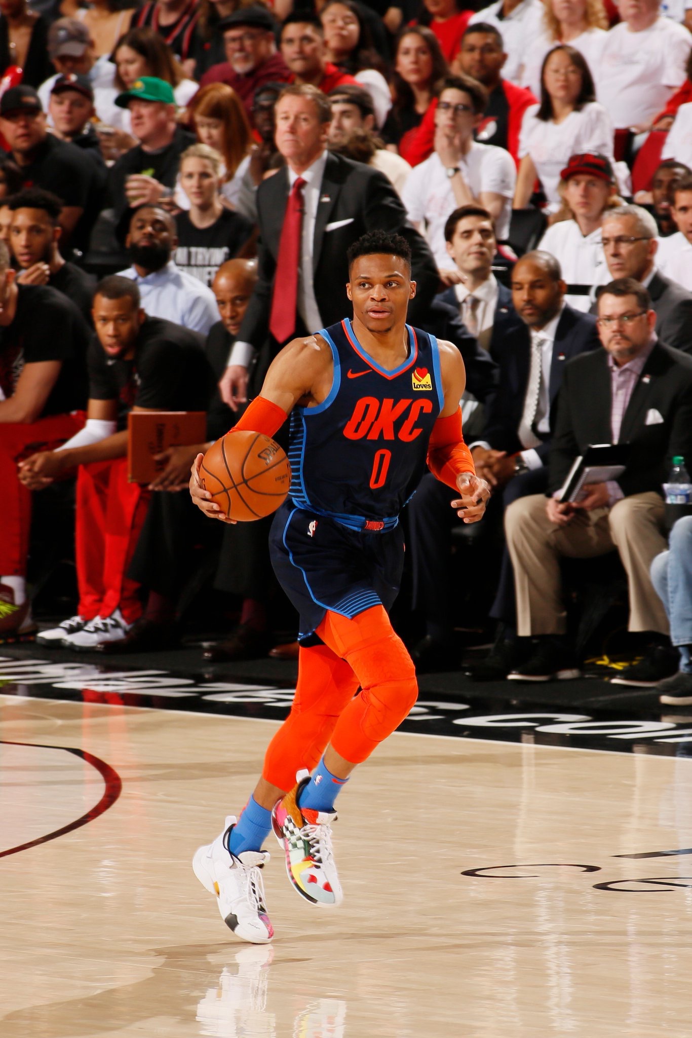 开拓者主场大胜老鹰，利拉德发挥出色